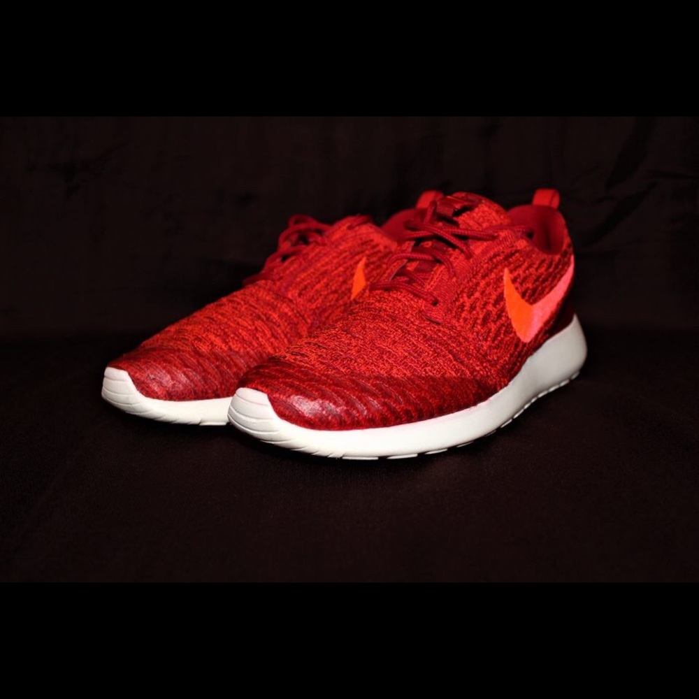 NIKE RED ROCHE NFLYKNI